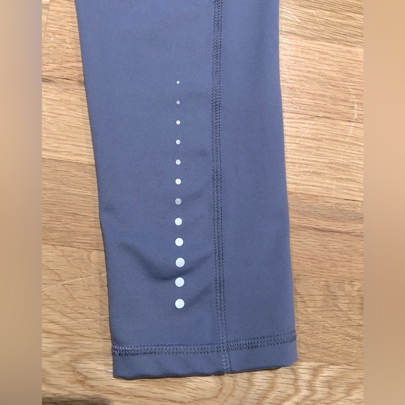 Ladies Danskin Capri Leggings - Size M - Picture 7 of 8